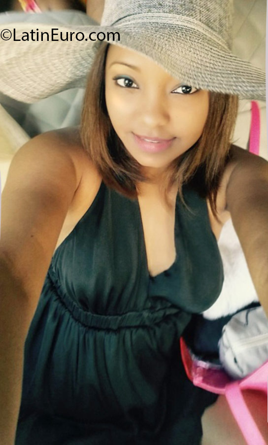 Date this stunning Dominican Republic girl Luz from Santiago DO25014