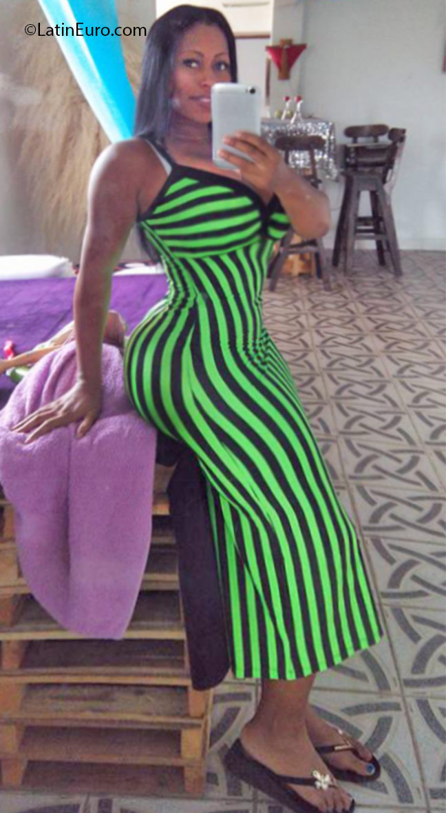 Date this foxy Colombia girl Karen from Cali CO18706