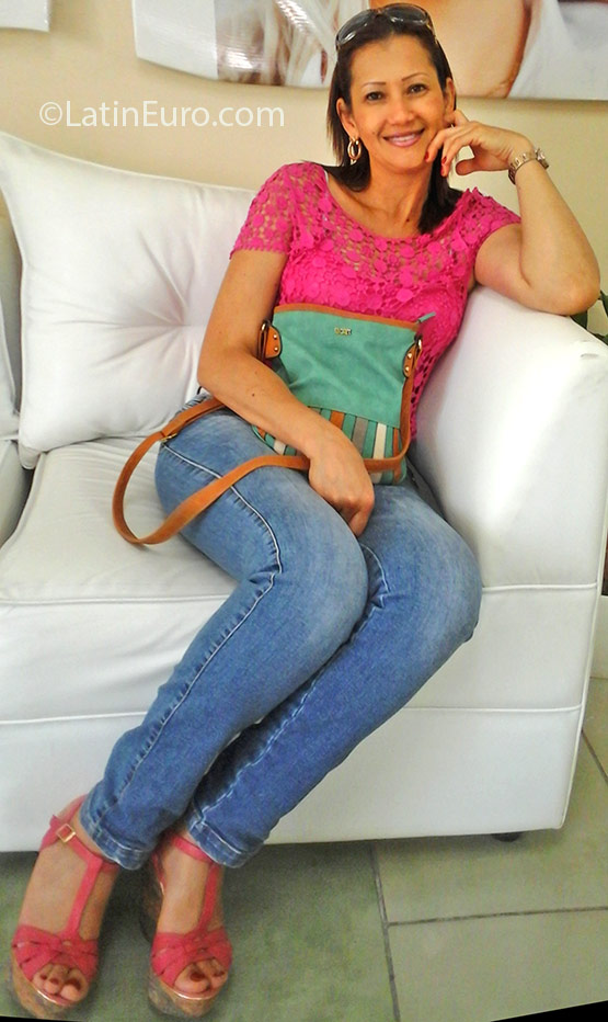 Date this lovely Colombia girl Gloria from Tulua CO18715