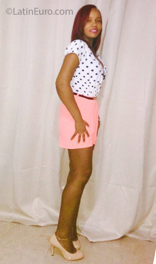 Date this attractive Dominican Republic girl Wendy from Santiago DO25182