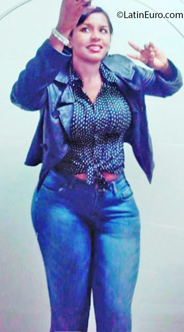 Date this hot Dominican Republic girl Solange from Santo Domingo DO25183