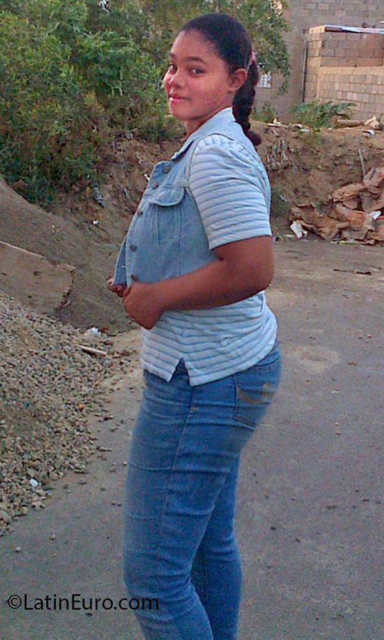 Date this hot Dominican Republic girl Esther from Santiago De Los Caballero DO25199