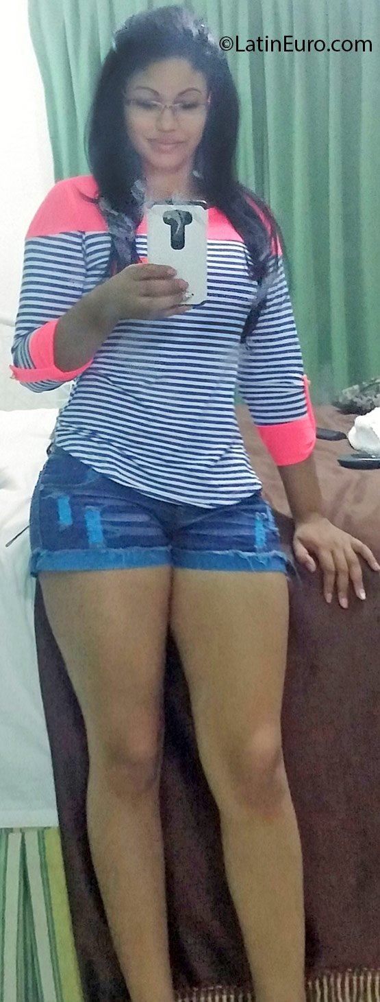 Date this stunning Dominican Republic girl Leidy from La Romana DO25225