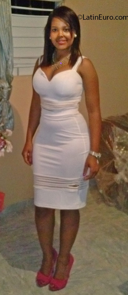 Date this hard body Dominican Republic girl Violeta from Santo Domingo DO25229