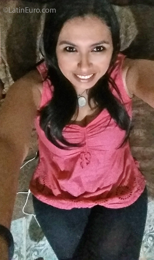 Date this exotic Honduras girl Cinthia from San Pedro Sula HN2089