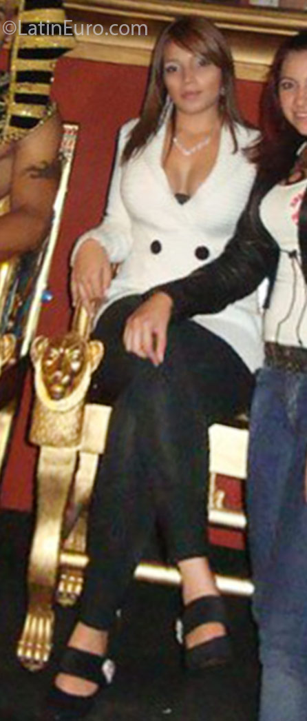 Date this hot Colombia girl Elizabeth from Medellin CO18801