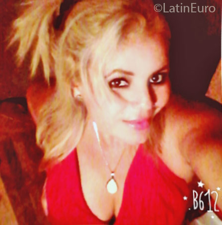 Date this happy Honduras girl Cristina from San Pedro Sula HN2093