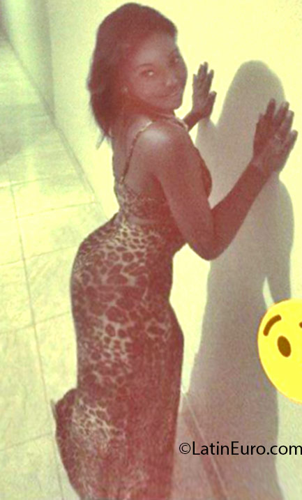 Date this foxy Dominican Republic girl Camila from Santo Domingo DO25333