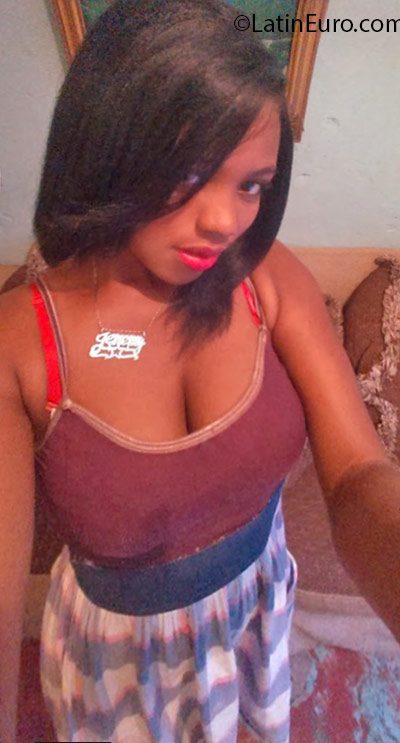 Date this nice looking Dominican Republic girl Jeremy Steisy from Santo Domigo DO25351