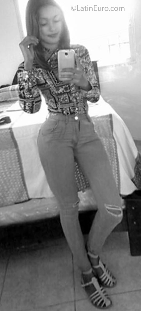 Date this attractive Dominican Republic girl Lisbeth from Santo Domingo DO25396