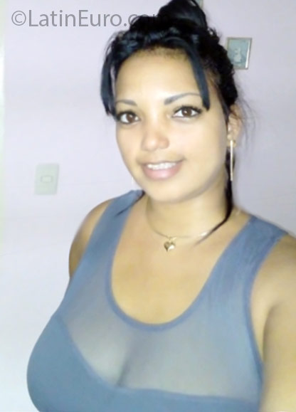 Date this foxy Cuba girl Yakelin from Ciudad Habana CU68
