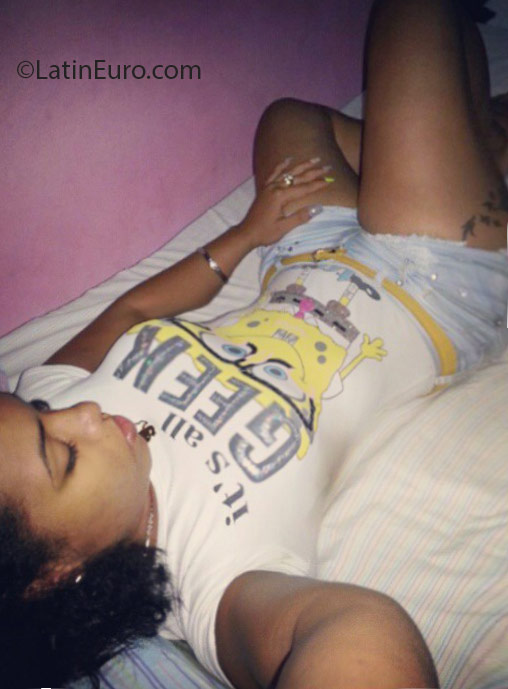 Date this lovely Dominican Republic girl Yemily from Santo Domingo DO25408