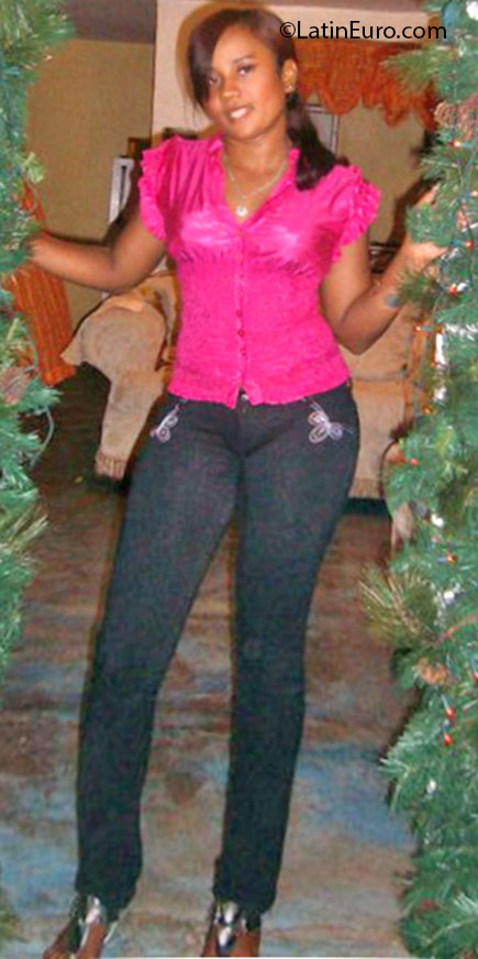 Date this sensual Dominican Republic girl Martha from Santo Domingo DO25425