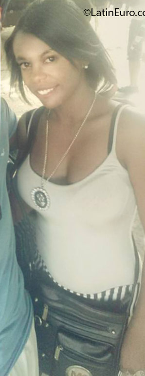 Date this voluptuous Dominican Republic girl Indi from Santo Domingo DO25427