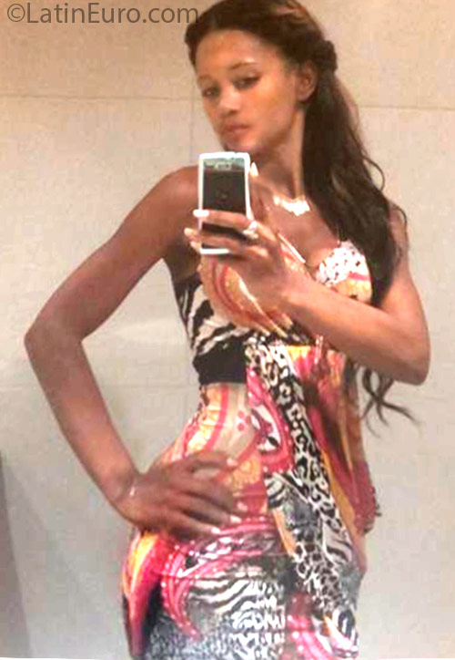 Date this gorgeous Dominican Republic girl Raquel from La Vega DO25433