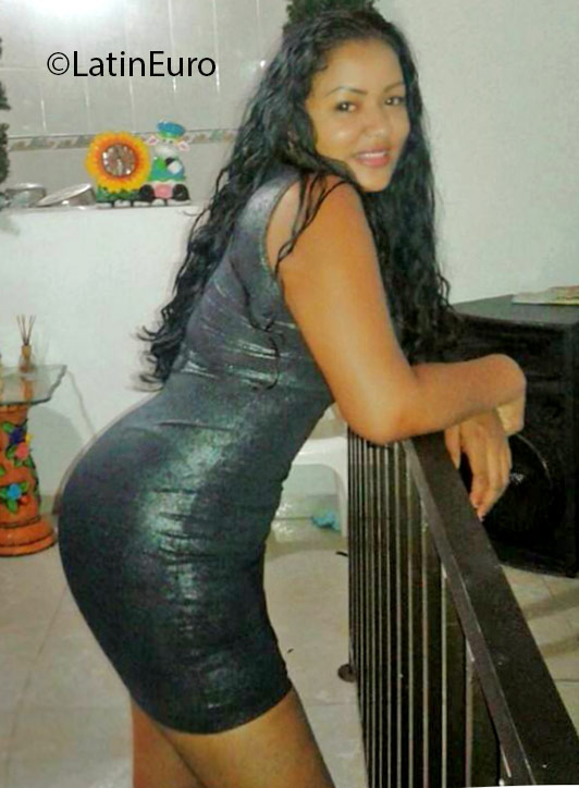 Date this hot Colombia girl Paola from Buenaventura CO18872