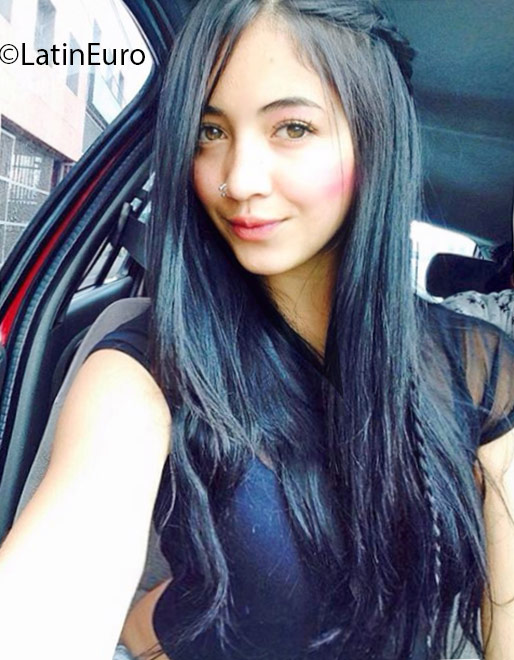 Date this young Colombia girl Linda from Bogota CO18911
