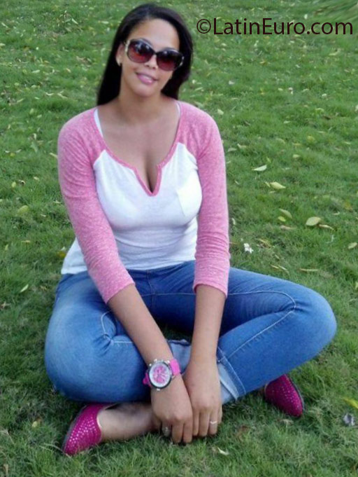Date this voluptuous Dominican Republic girl Andresy from Dajabon DO25670