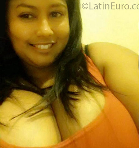 Date this nice looking Dominican Republic girl La_beba11 from Santiago DO25702