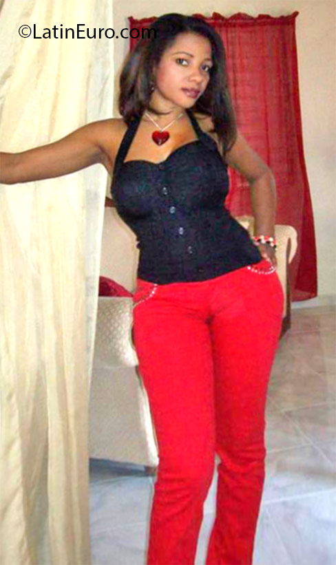 Date this fun Dominican Republic girl Morena from Santo Domingo DO34217