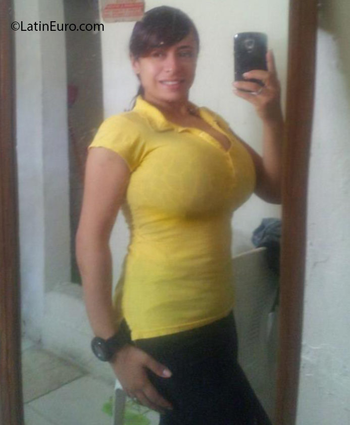 Date this charming Dominican Republic girl Yessenia from Santiago DO25850
