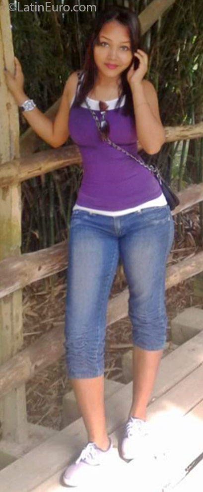 Date this delightful Honduras girl PRETTYANDLOVING from La Ceiba HN2195