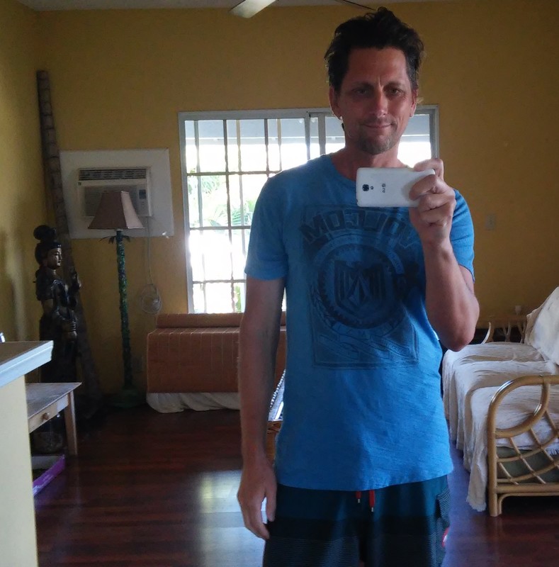 Date this tall United States man Mauisun from Kihei US17388