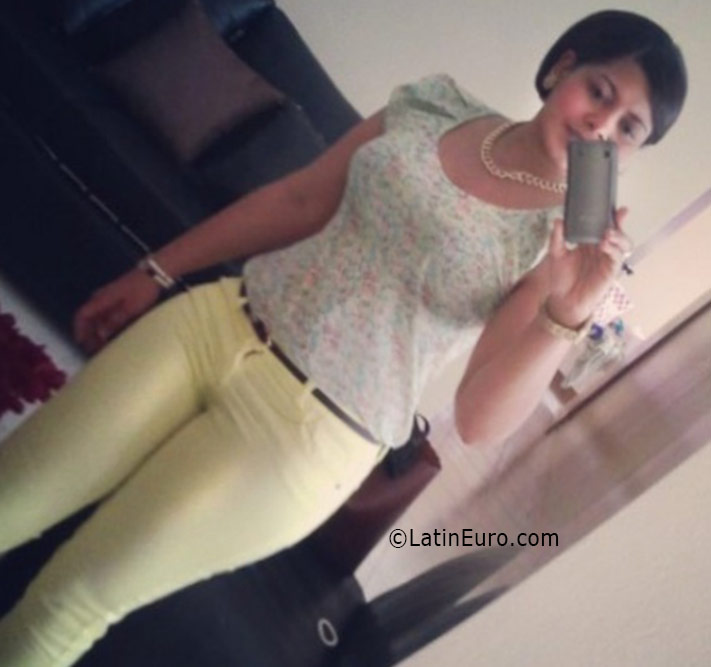 Date this lovely Dominican Republic girl Elma from Santo Domingo DO25891