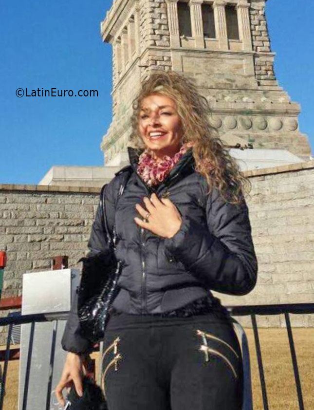 Date this georgeous Brazil girl Catherin from  CO19000