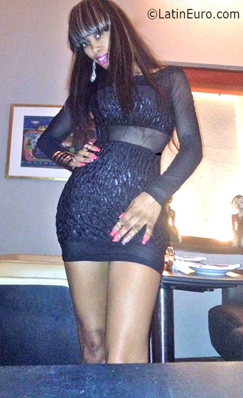 Date this hard body Dominican Republic girl Myriam Nikita from Santo Domingo DO25919