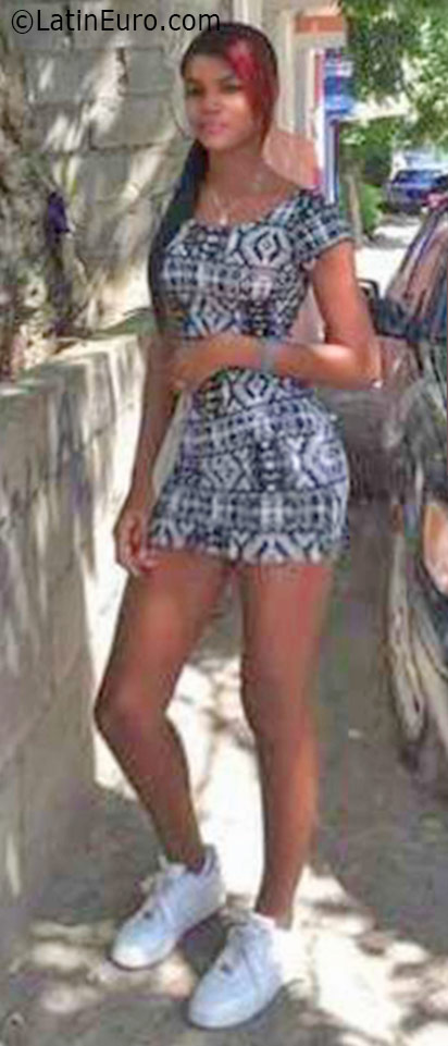Date this beautiful Dominican Republic girl Emely from Santiago DO25954