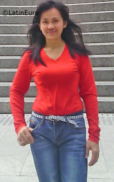 Date this beautiful Hong Kong girl Analin from Hong Kong HK17