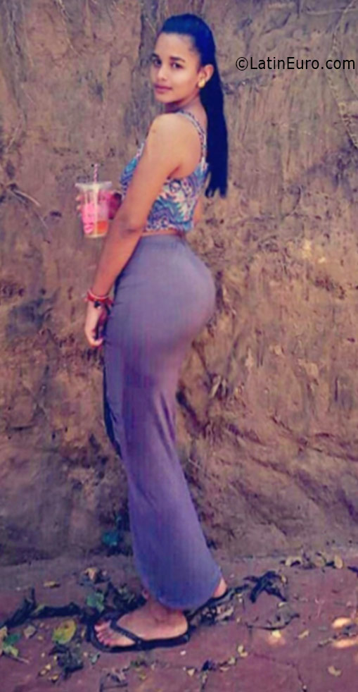 Date this funny Dominican Republic girl Gabriela from Santiago DO26068
