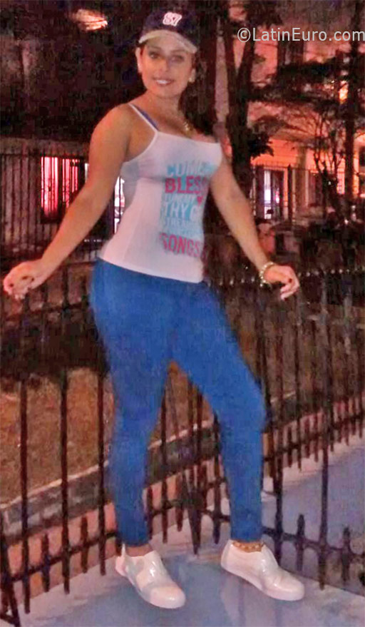 Date this nice looking Colombia girl Karen from Cali CO19096