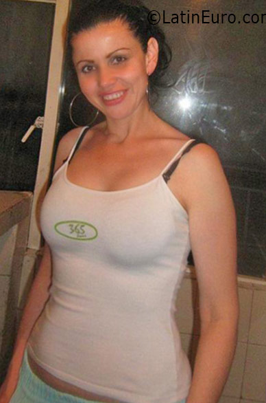 Date this beautiful Colombia girl Meliza from Bogota CO19103