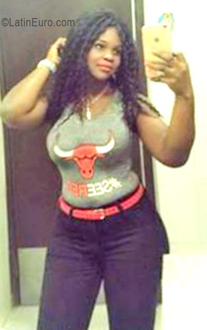 Date this hot Dominican Republic girl Casandra from Santiago DO26258
