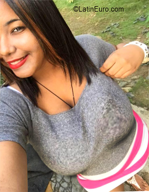 Date this gorgeous Dominican Republic girl Ariedny from Santo Domingo DO26445