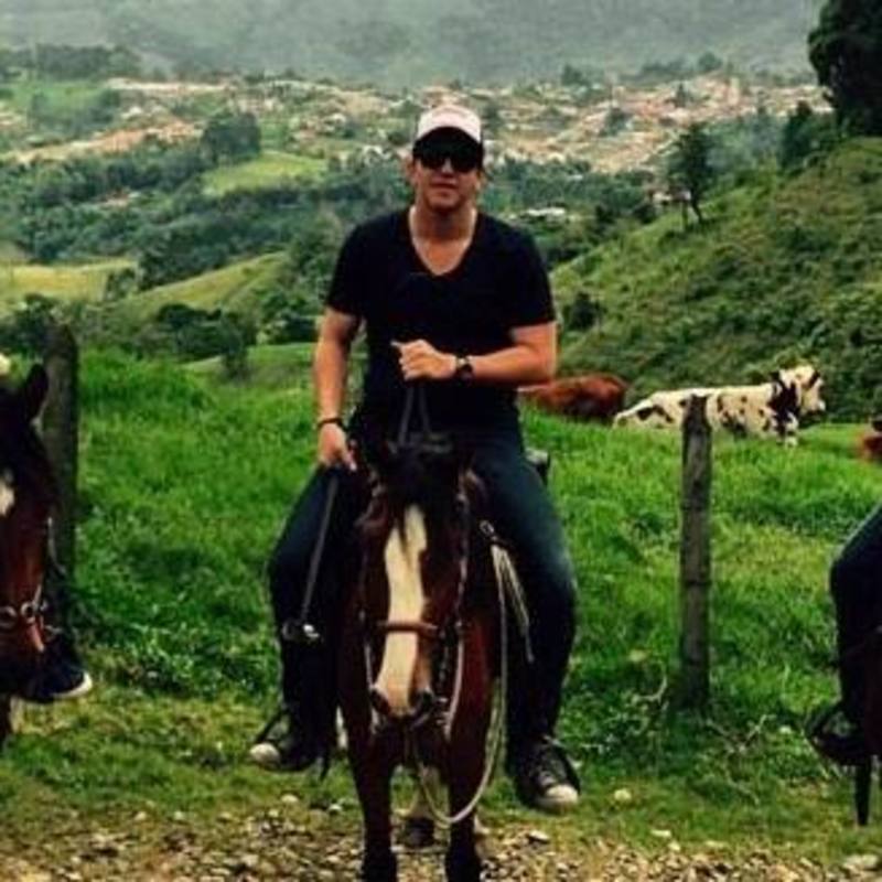 Date this good-looking Colombia man Martinezre from Bogota CO19595