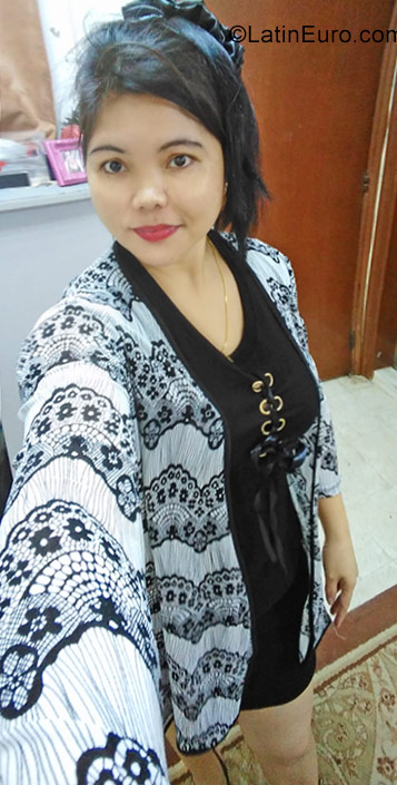 Date this voluptuous Kuwait girl Gemma from Kuwait City PH933