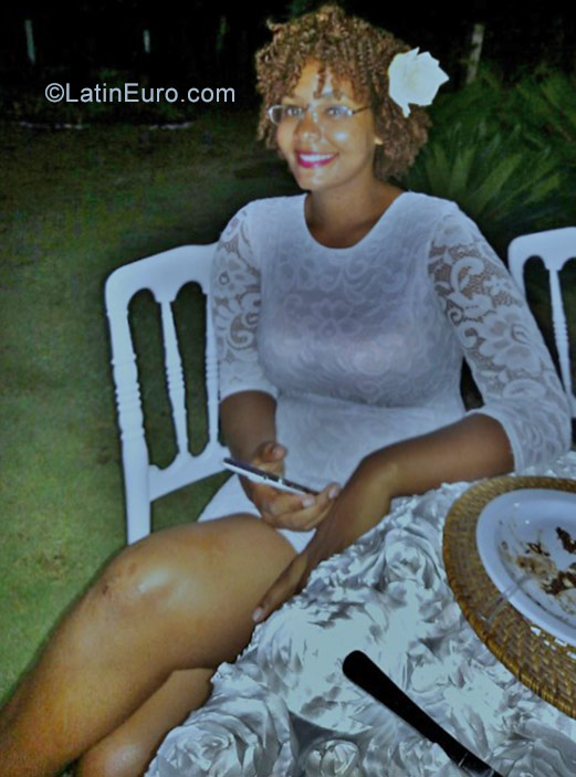 Date this beautiful Dominican Republic girl Anarielys from Santo Domingo DO26819