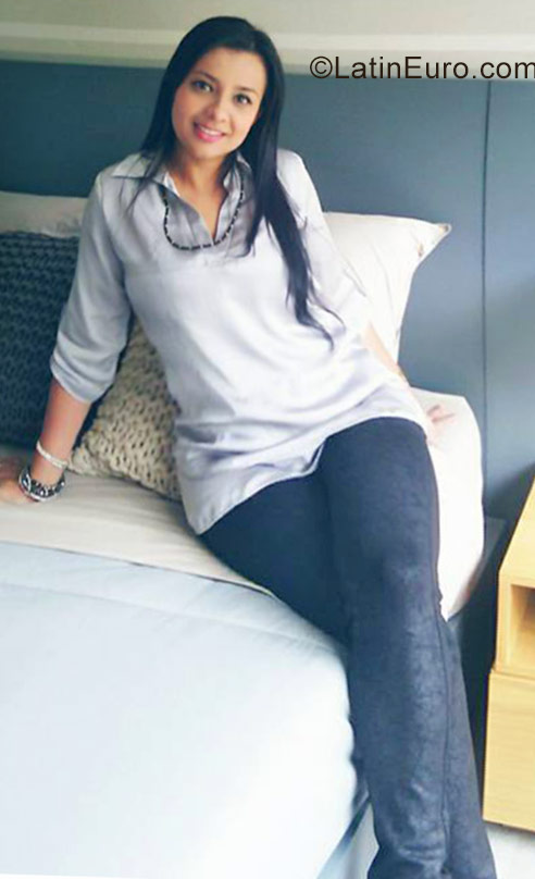 Date this delightful Colombia girl Julieth from Medellin CO19734