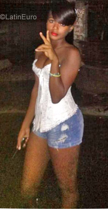 Date this happy Dominican Republic girl Claribel from Santo Domingo DO26988