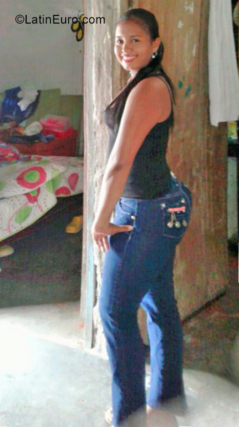 Date this nice looking Colombia girl Cristina from Antioquia CO19891
