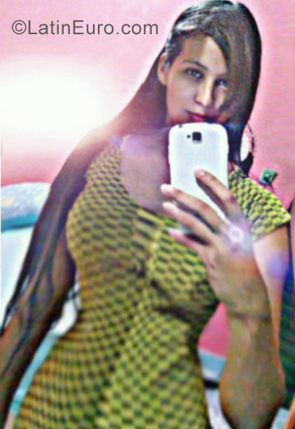 Date this happy Brazil girl Itebeli from Acorizal BR9848