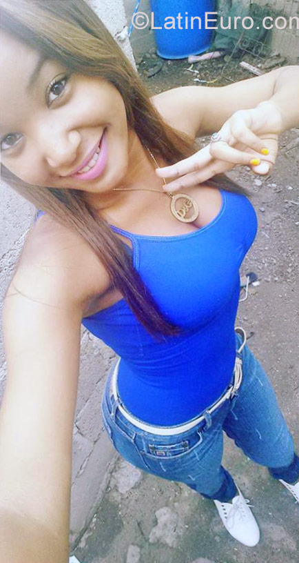 Date this good-looking Dominican Republic girl Alexandra from La Romana DO27038