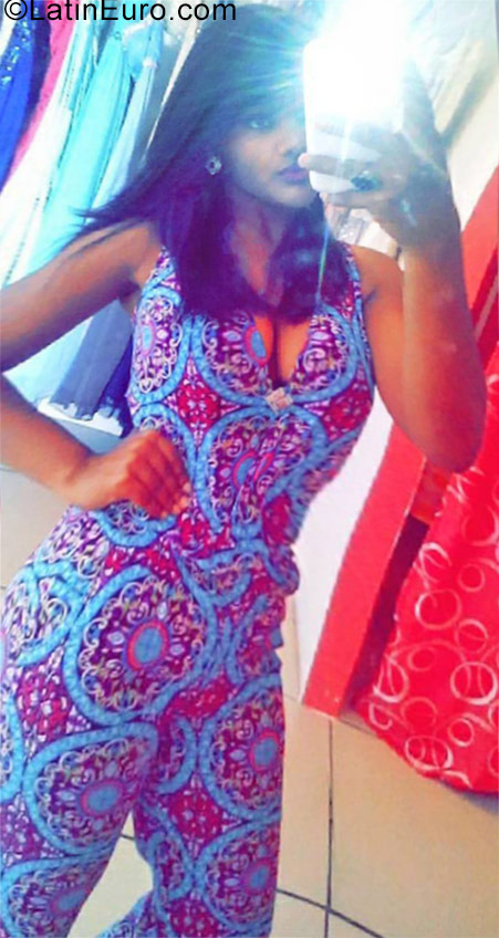 Date this hot Dominican Republic girl Suelky from Santo Domingo DO27096