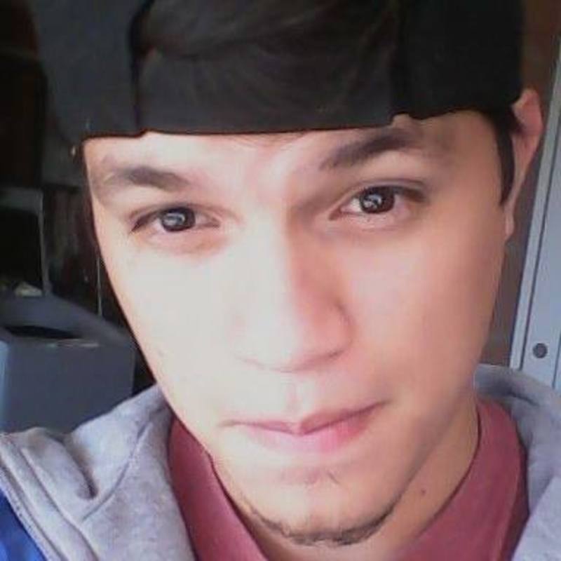 Date this voluptuous Colombia man Alexander moril from Bogota CO19981