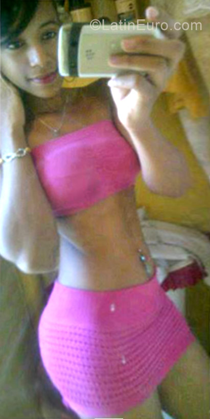 Date this happy Dominican Republic girl Chesmil from Bonao DO27162