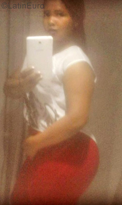 Date this nice looking Dominican Republic girl Nairobi from Santo Domingo DO27377