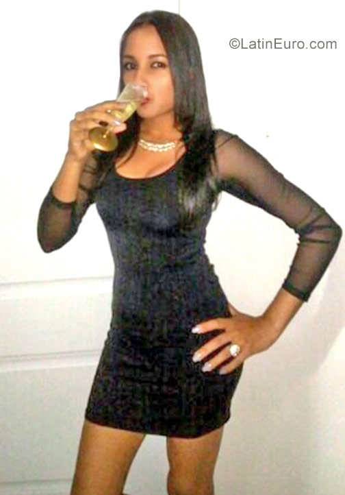 Date this sensual Dominican Republic girl Yolinda from Cotui DO27434